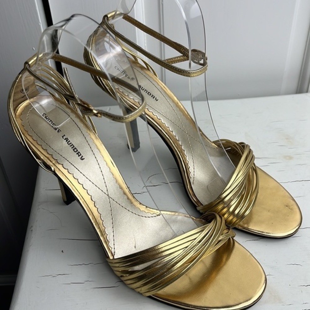 CHINESE LAUNDRY GOLD HEELS Size 9.5
